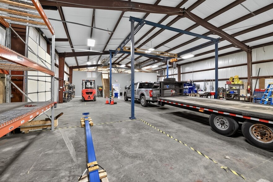 More Photos Of 215 Peddycord Park Ct, Kernersville Warehouse For Lease