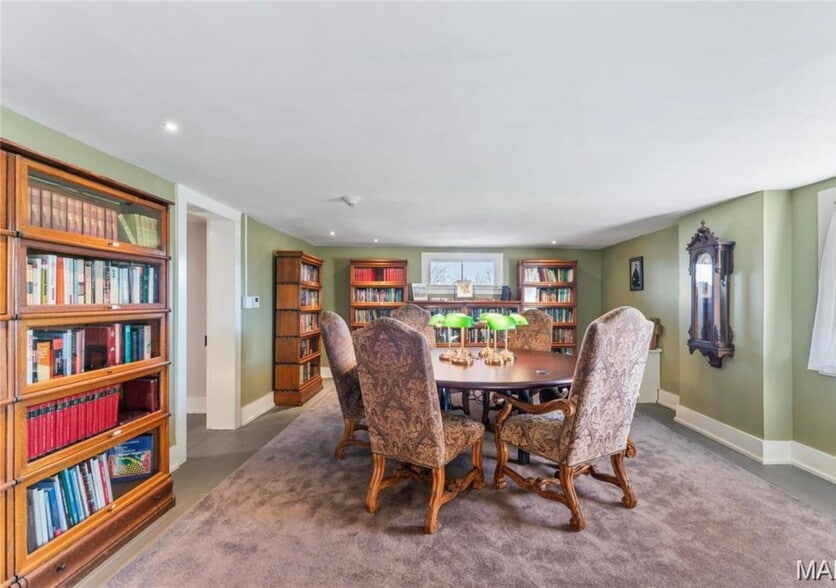 More Photos Of 876 W State St, Jacksonville Hospitality For Sale