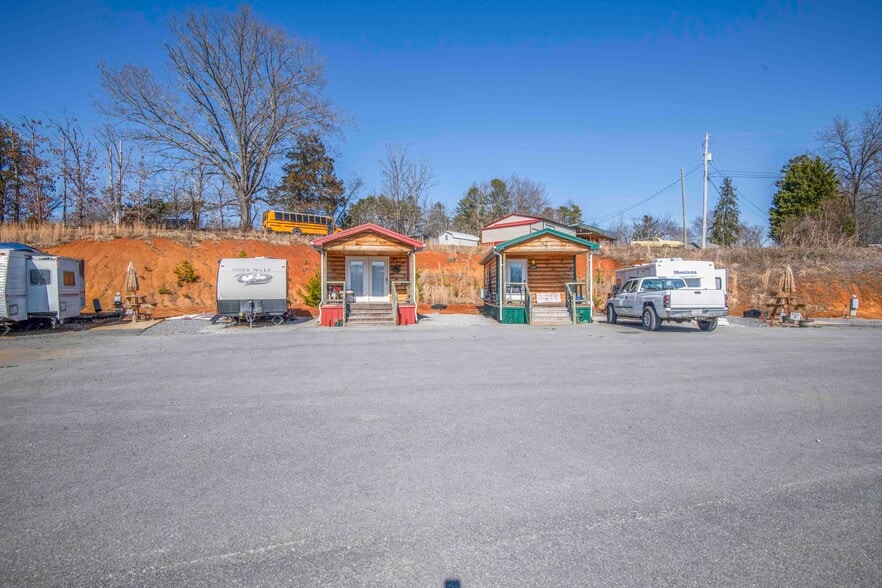 More Photos Of 104 Circle Rd, Newport Manufactured Housing Mobile Home Park For Sale