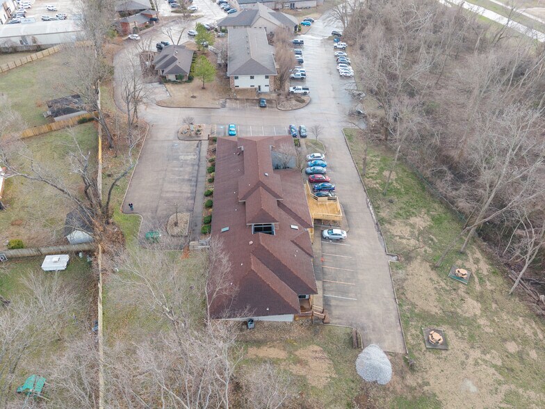 More Photos Of 6 Halsted Cir, Rogers Office For Lease