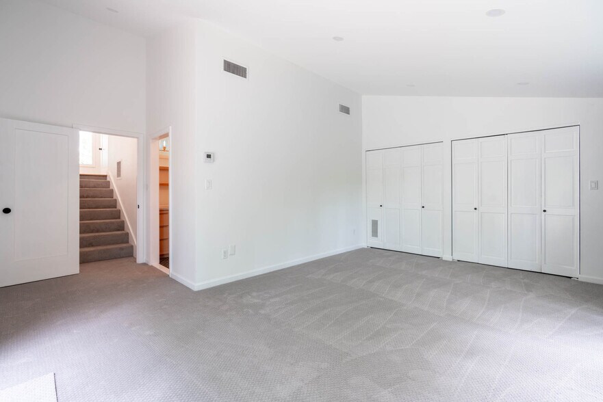 More Photos Of 228 Pattonwood Dr, Southington Multifamily For Sale