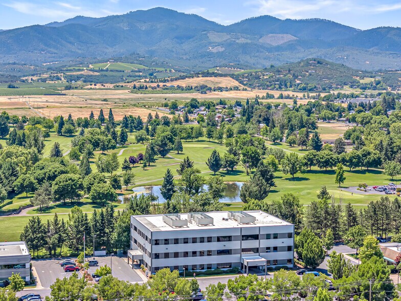 More Photos Of 221 W Stewart Ave, Medford Medical For Lease