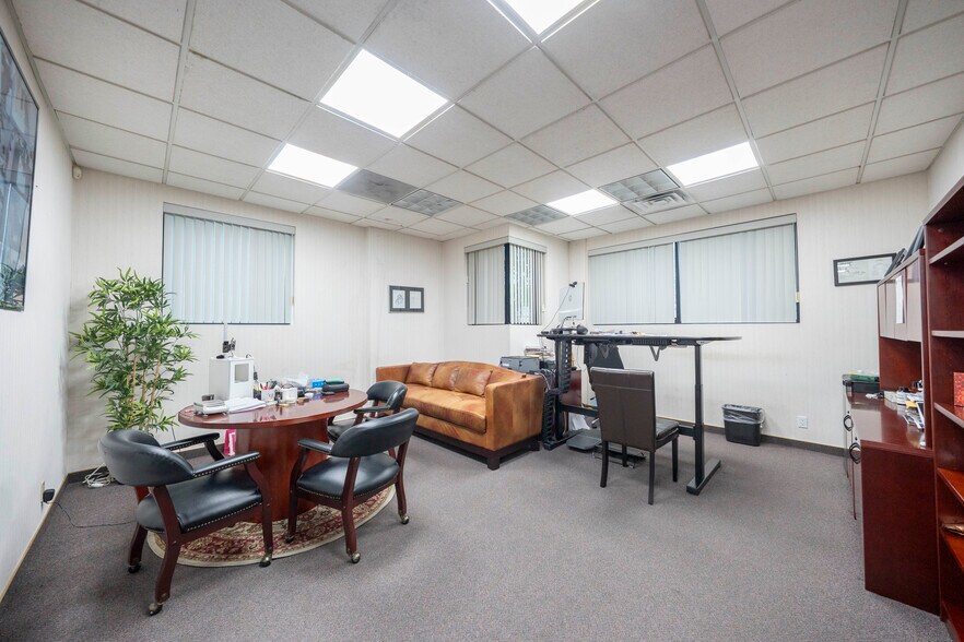 More Photos Of 910 N Amelia Ave, San Dimas Office For Lease