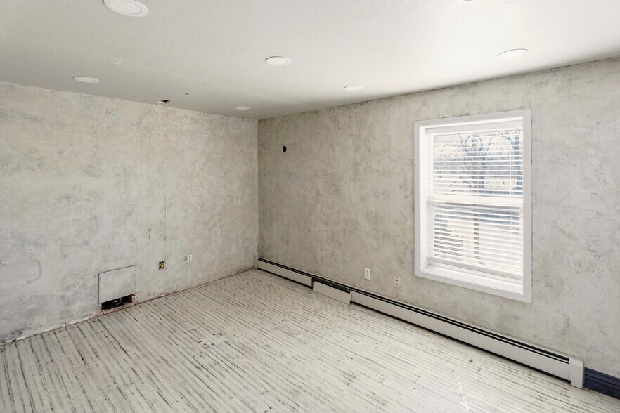 More Photos Of 8 S Grand Ave, Montrose Storefront Retail Residential For Lease