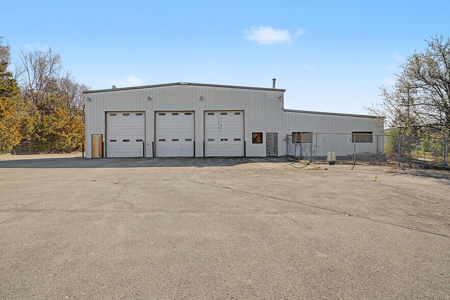 More Photos Of 225 Fiberglass Dr, Mount Juliet Warehouse For Sale