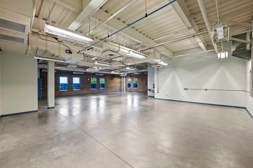More Photos Of 801 N 2nd St, Berthoud Distribution For Lease
