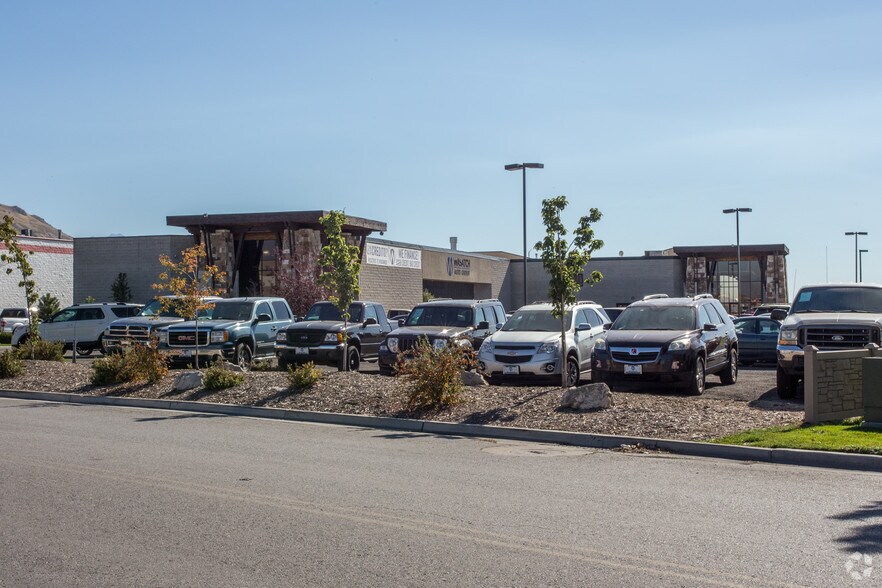 More Photos Of 847 North Pointe Cir, North Salt Lake Showroom For Sale