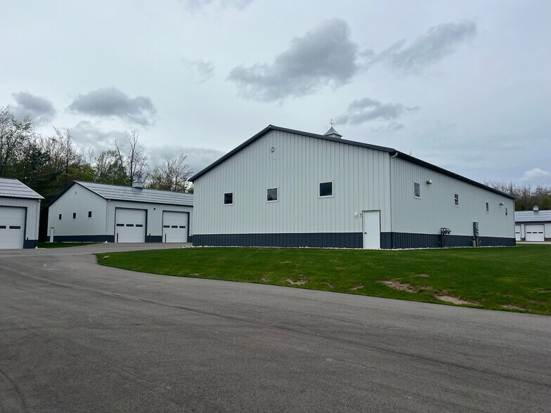 More Photos Of 8932 Moeller Dr, Harbor Springs Specialty For Sale