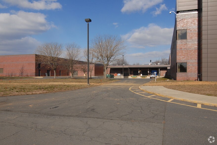 More Photos Of 865 Ridge Rd, Monmouth Junction Office For Lease