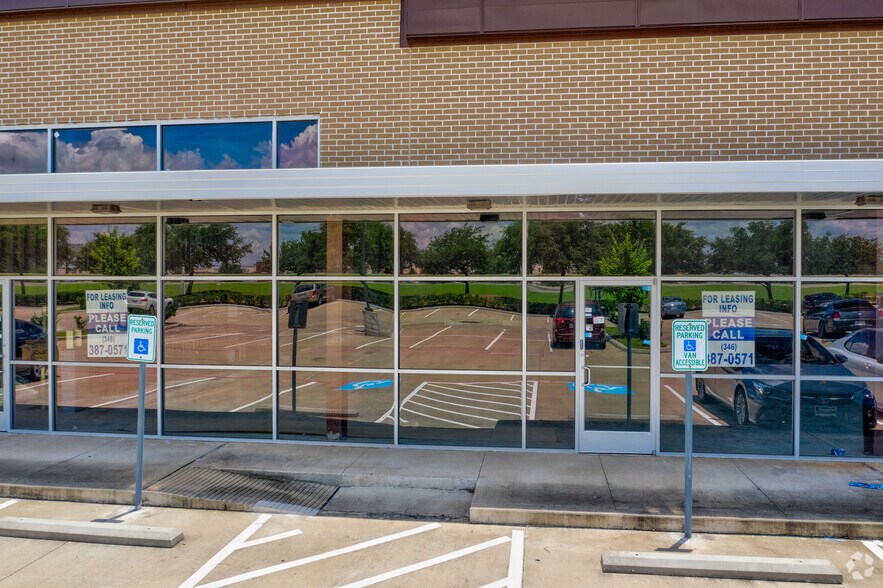 More Photos Of 7910 W Grand Parkway S, Richmond Storefront Retail Office For Lease