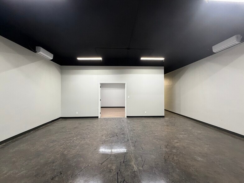 More Photos Of 513 N Lee Ave, Odessa Office For Lease