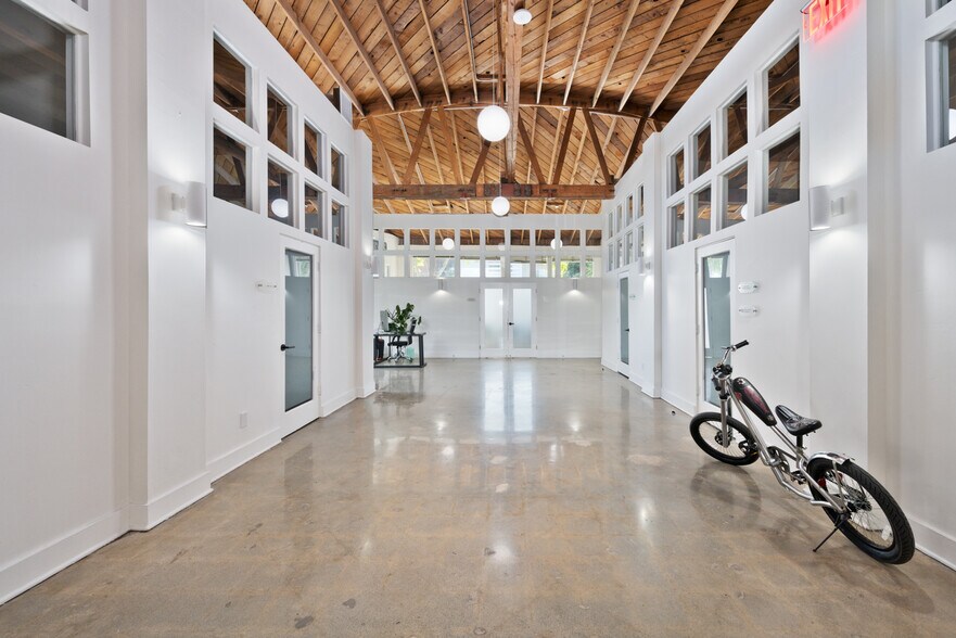 More Photos Of 3740 Motor Ave, Los Angeles Office For Lease
