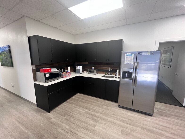 More Photos Of 730-742 Synthes Ave, Monument Manufacturing For Lease