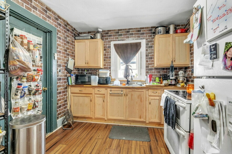 More Photos Of 929 N Roane St, Harriman Apartments For Sale