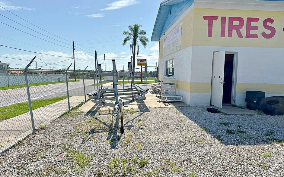 More Photos Of 1 Triangle Park, Lake Placid Auto Repair For Sale