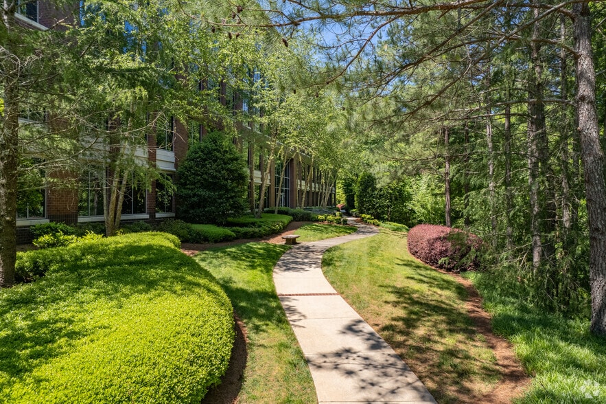 More Photos Of 3780 Mansell Rd, Alpharetta Unknown For Lease