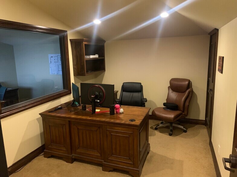 More Photos Of 4602 Park Springs, Arlington Loft Creative Space For Lease