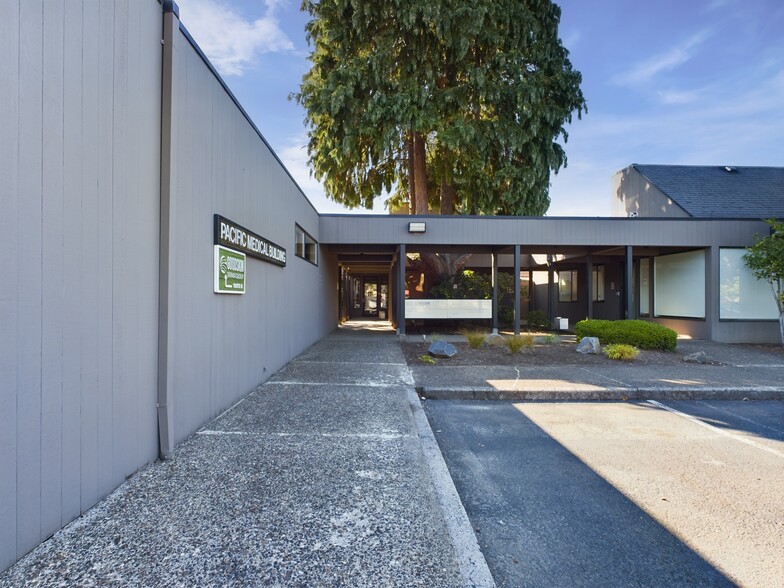 Primary Photo Of 545 SE Oak St, Hillsboro Medical For Sale