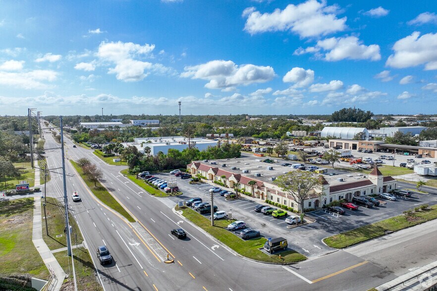 More Photos Of 1684 N Belcher Rd, Clearwater Flex For Lease