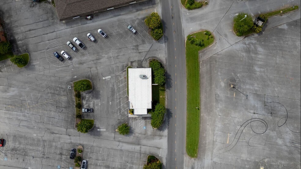 More Photos Of 1389 Volunteer Pky, Bristol Freestanding For Lease