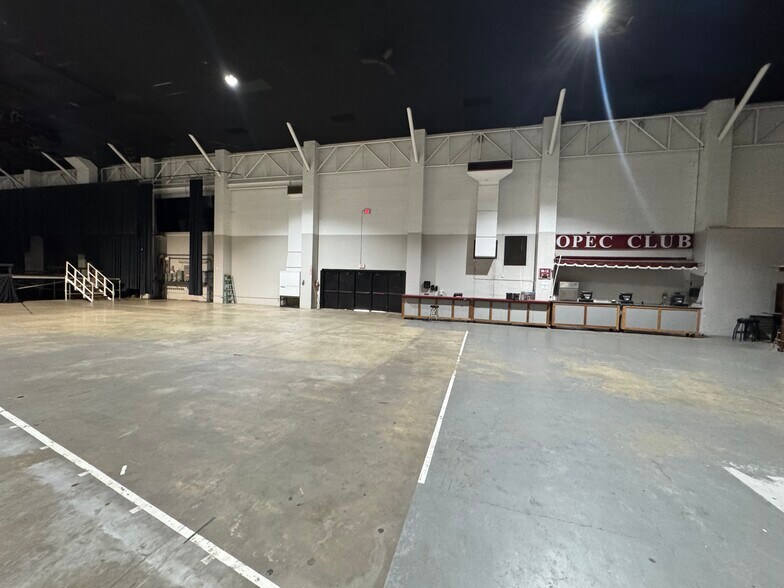 More Photos Of 10408 State Highway 64 E, Tyler Theater Concert Hall For Sale