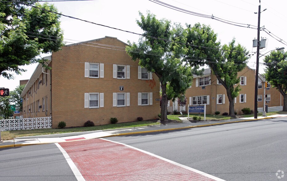 More Photos Of 1324 Paterson Plank Rd, Secaucus Apartments For Lease