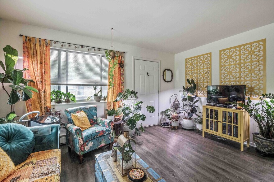 More Photos Of 10660 E Holly Rd, Davisburg Apartments For Sale