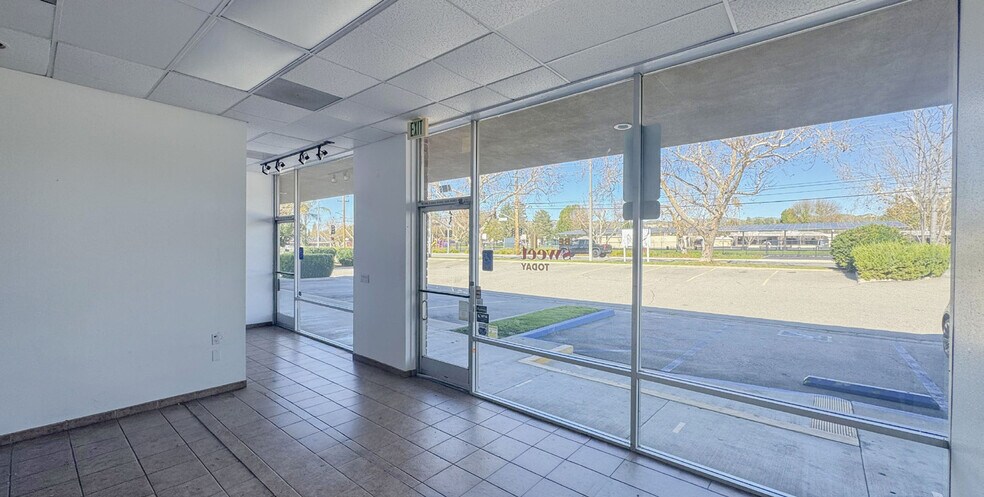 More Photos Of 4304-4324 Cochran St, Simi Valley Freestanding For Lease
