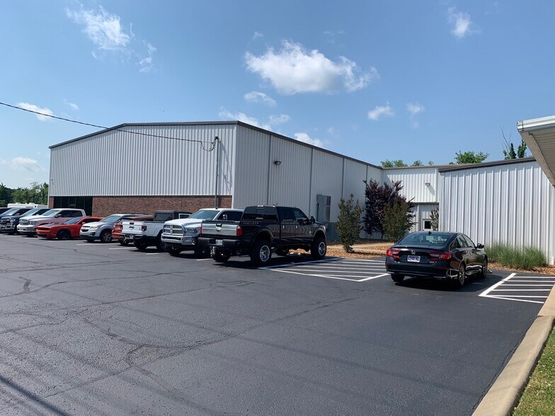 More Photos Of 3016 Highway 41 S, Springfield Industrial For Sale