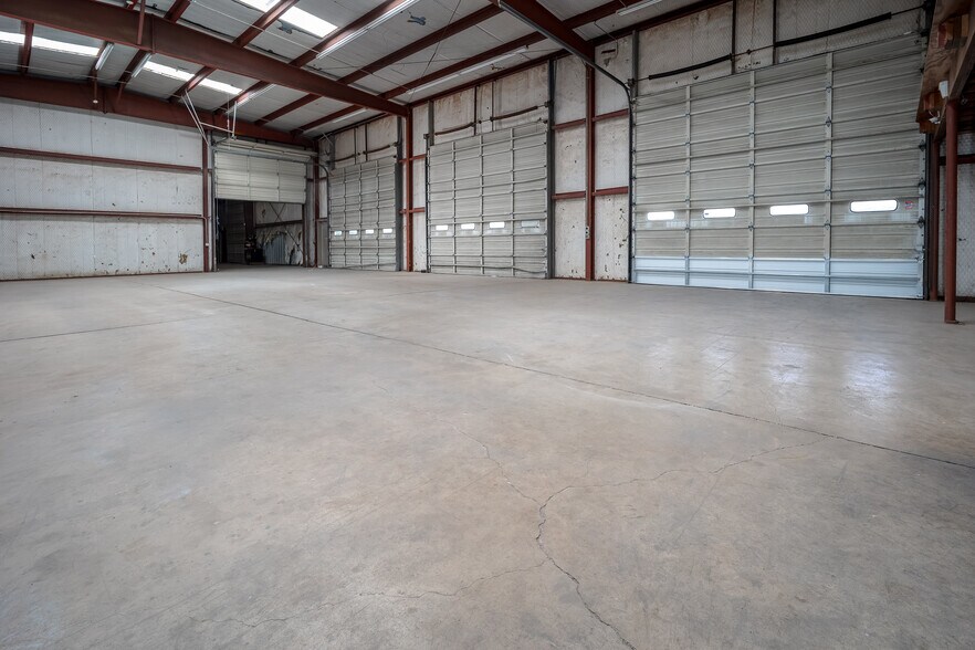 More Photos Of 6845 S Western Ave, Oklahoma City Distribution For Sale