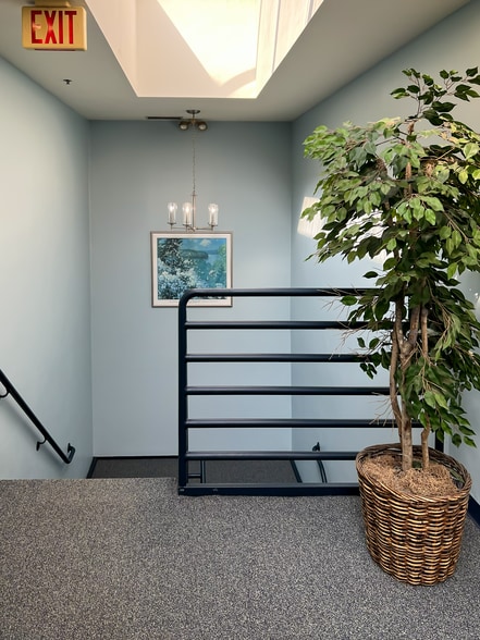 More Photos Of 363 Great Rd, Bedford Unknown For Lease