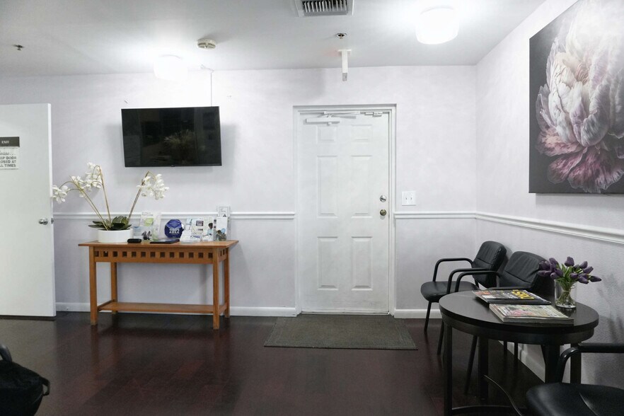 More Photos Of 1617 S Tuttle Ave, Sarasota Medical For Sale