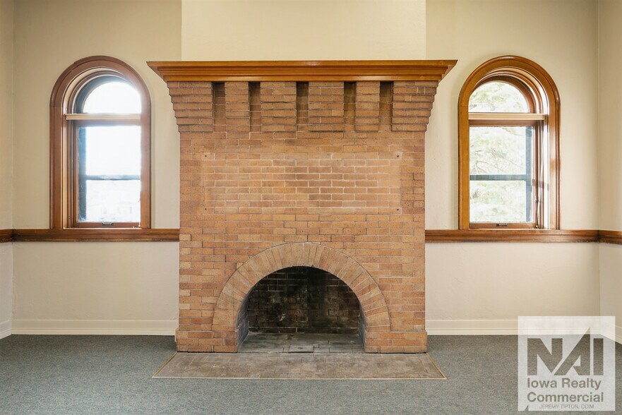 More Photos Of 100 E 1st St, Anamosa Specialty For Sale