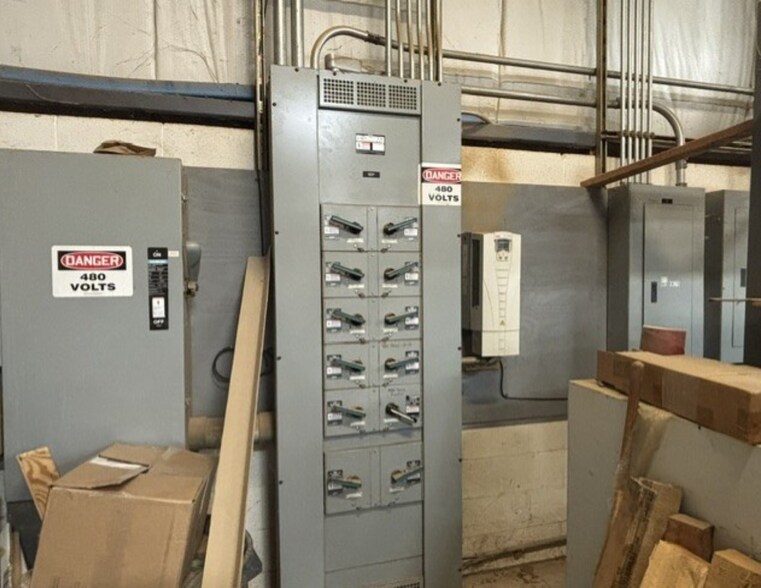 More Photos Of 10090 Queens Way, Chagrin Falls Light Manufacturing For Sale