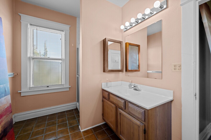 More Photos Of 562 N Ogden St, Denver Office For Sale