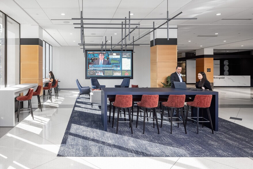More Photos Of 600 Highway 169 S, Saint Louis Park Office For Lease