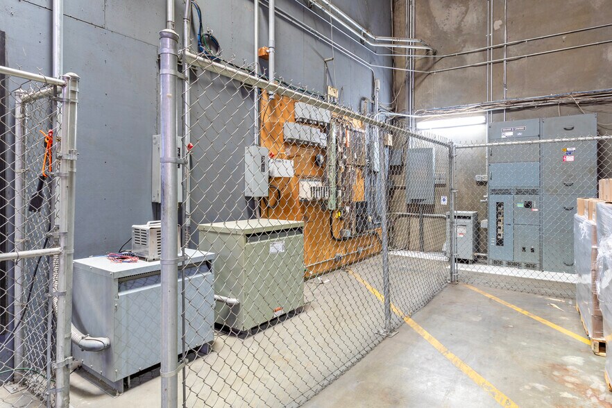 More Photos Of 3146 S Chestnut Ave, Fresno Warehouse For Sale