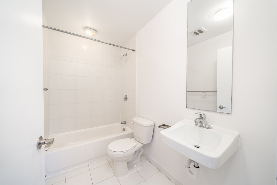 More Photos Of 4701-4705 Park Ave, Union City Apartments For Sale