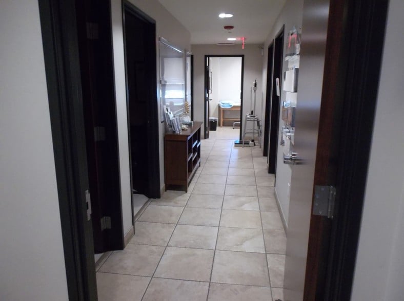 More Photos Of 2725 16th St, Bakersfield Medical For Sale