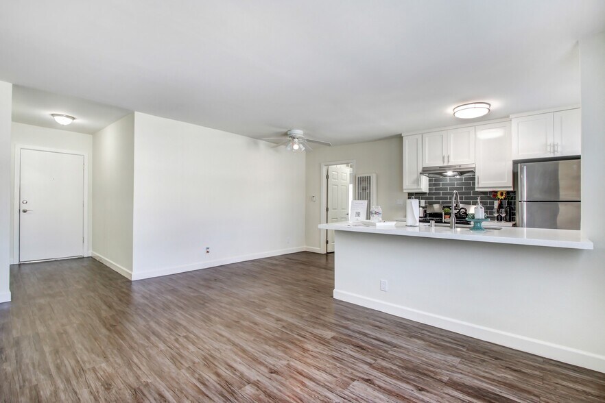 More Photos Of 14849 Vanowen St, Van Nuys Apartments For Sale