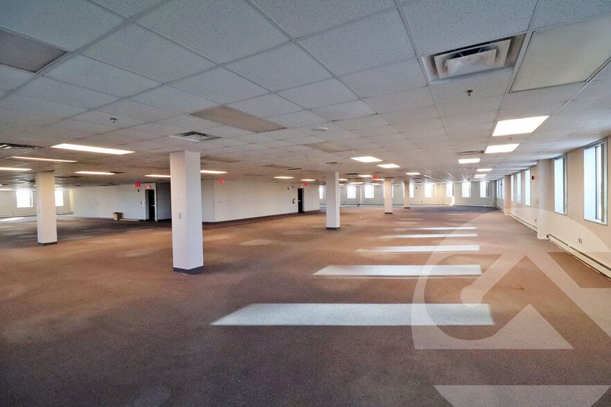 More Photos Of 27100 W 11 Mile Rd, Southfield Office For Lease