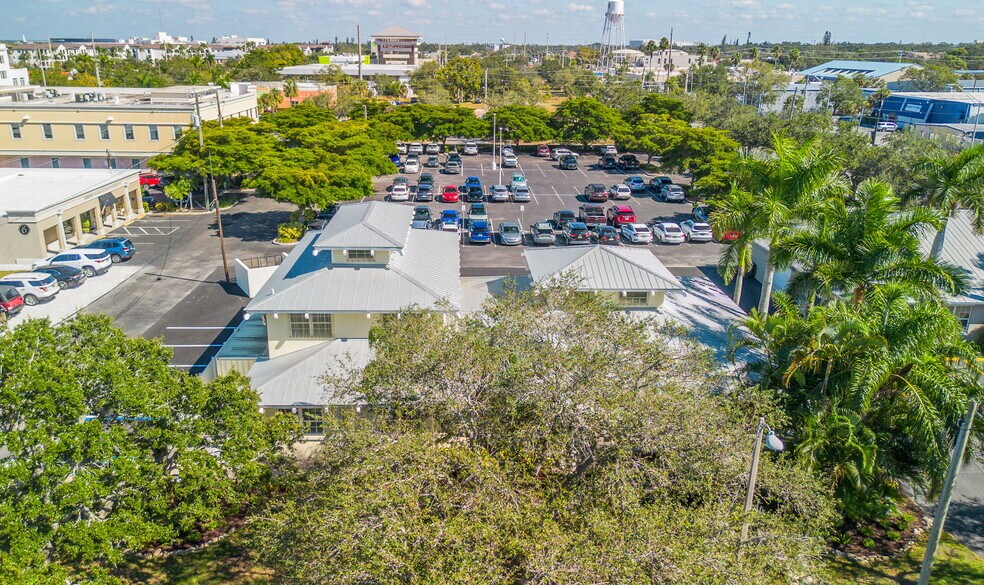 More Photos Of 525 8th St W, Bradenton Office For Sale