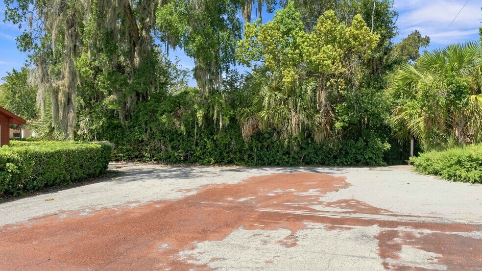 More Photos Of 1112 NE 36th Ave, Ocala Office For Sale