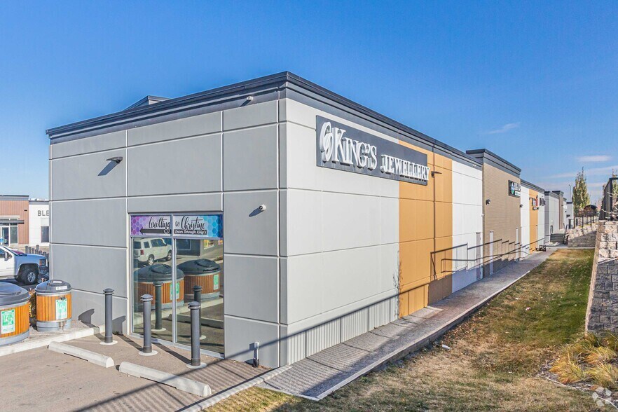 More Photos Of 3850 Sherwood Dr, Sherwood Park Restaurant For Sale