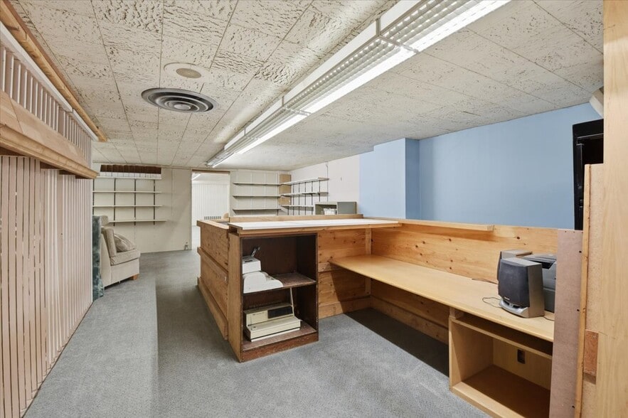 More Photos Of 10310 Aurora Ave N, Seattle Warehouse For Sale