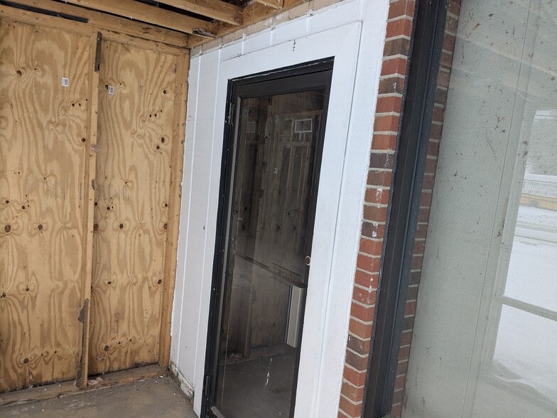 More Photos Of 310 N State St, Concord Showroom For Lease