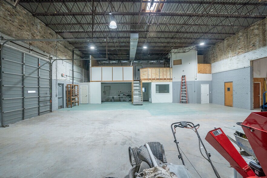 More Photos Of 5439-5441 Merriam Dr, Merriam Warehouse For Sale