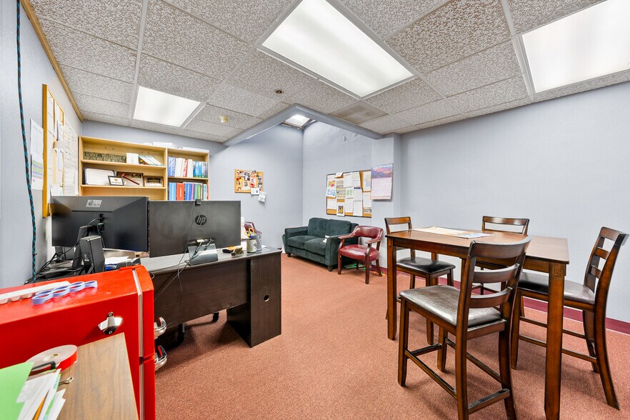 More Photos Of 700 NW Dimmick St, Grants Pass Specialty For Sale