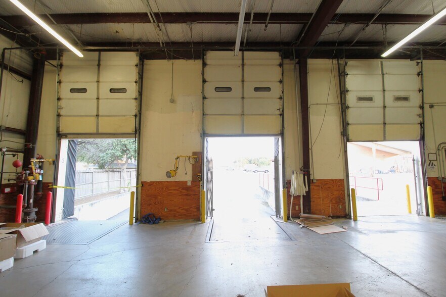 More Photos Of 3701 Mccoll St, McAllen Showroom For Sale
