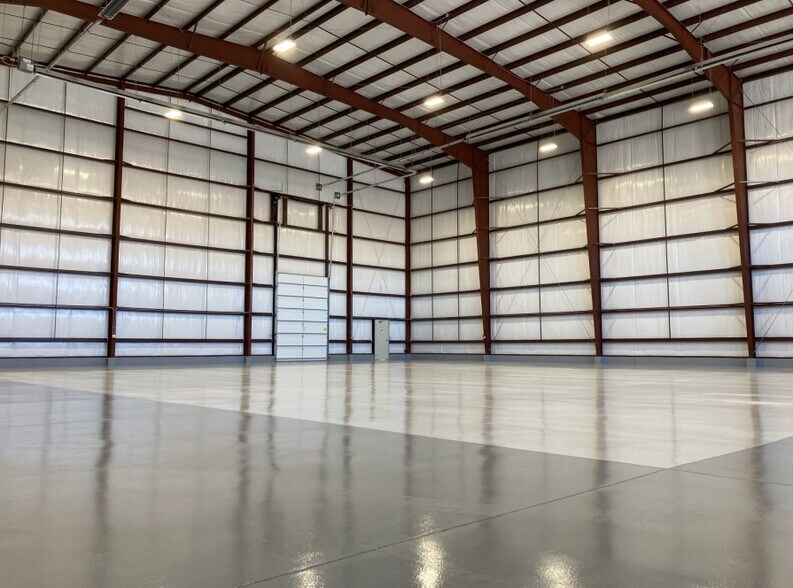 More Photos Of 540 Airport St, Gypsum Airplane Hangar For Sale